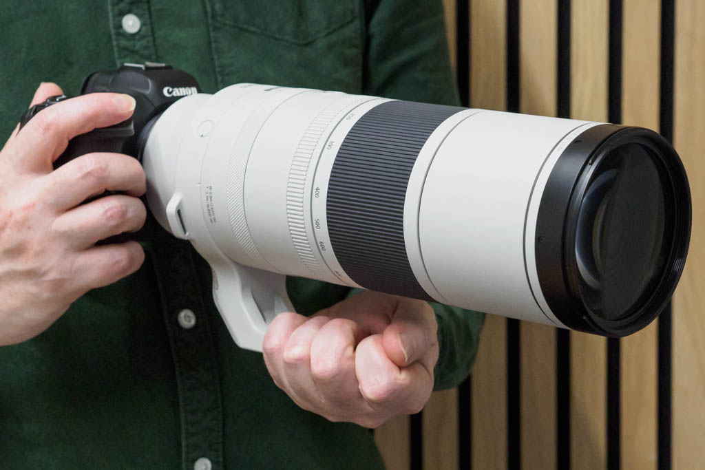 Canon RF 200-800mm F6.3-9 IS STM on Canon EOS R5, in-hand