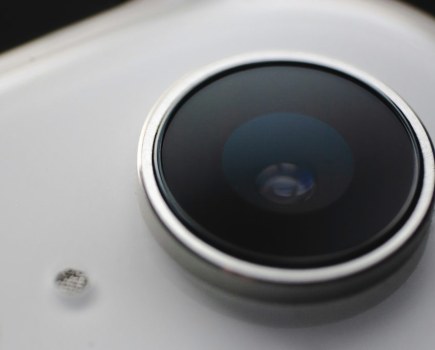 smartphone telephoto lens close up