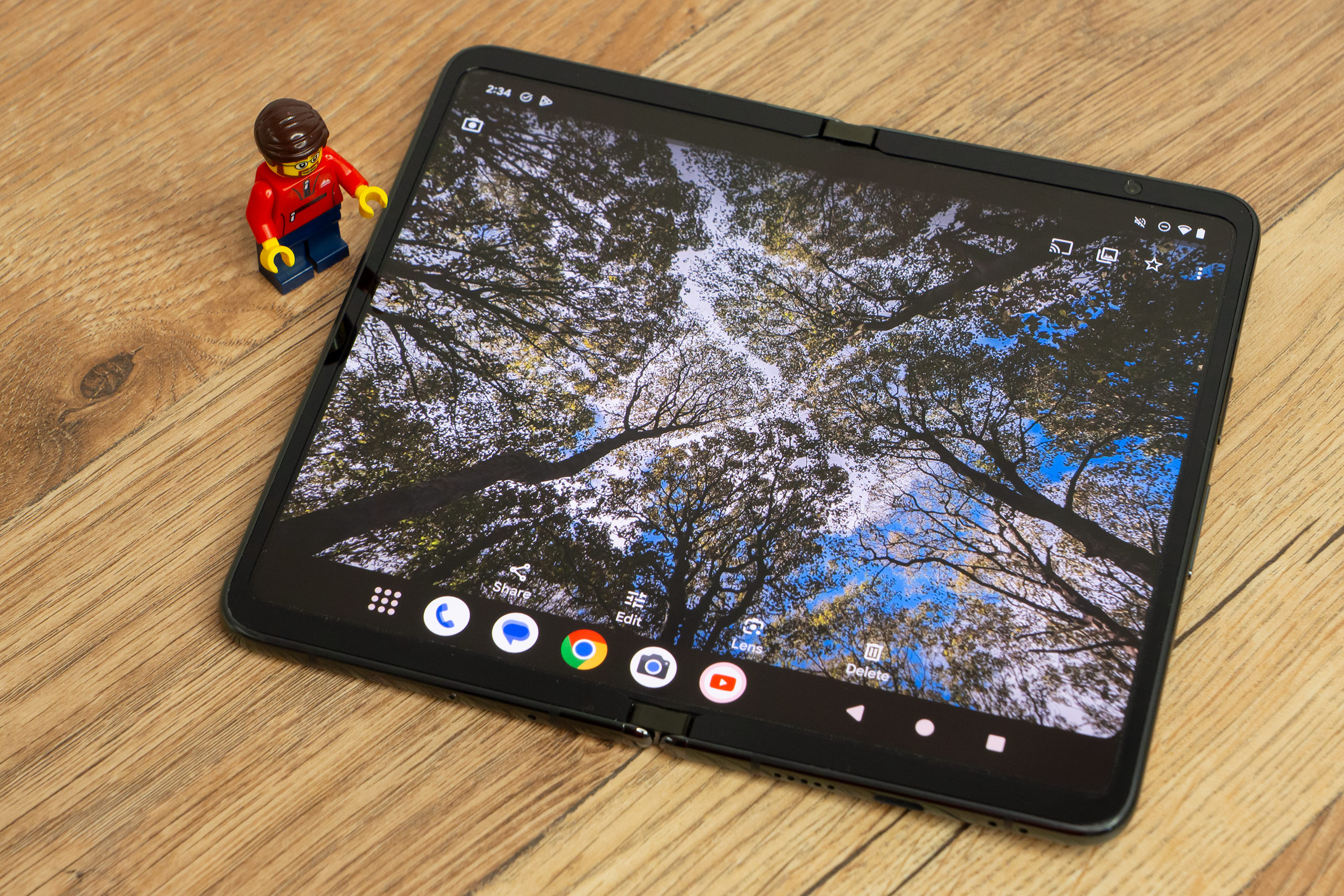 Google Pixel Fold Review: It's all about the Outer Display