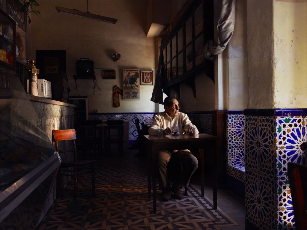 Alcides Ghiggia in a darkened room