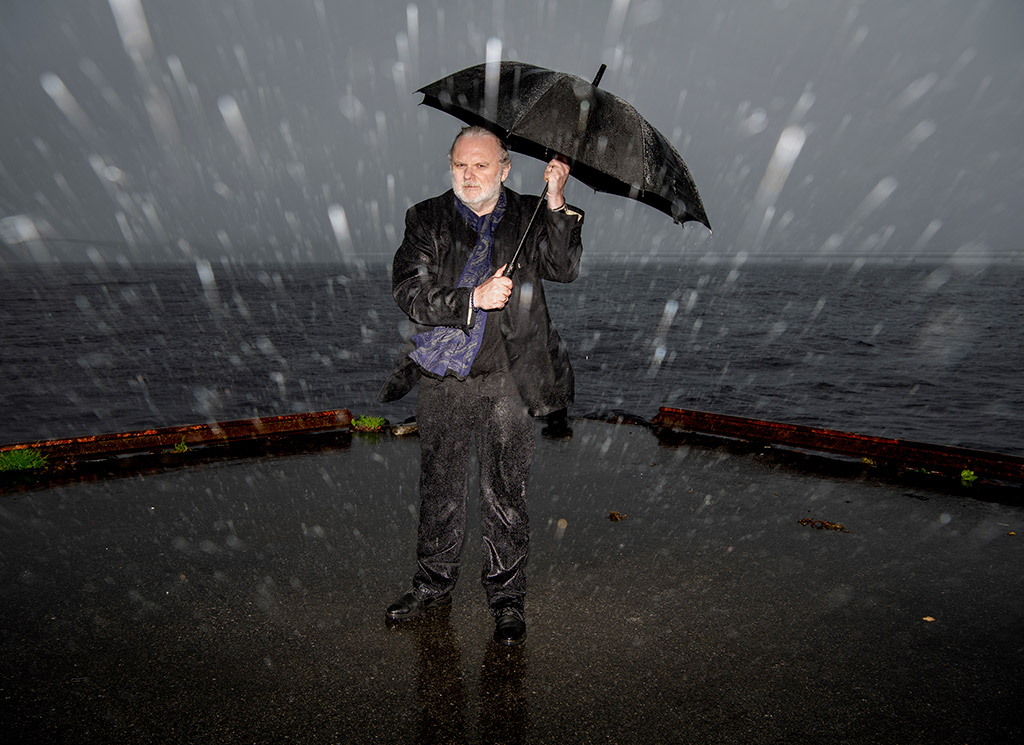 Jon Fosse poses in the rain after being awarded the Nobel Literature Prize on 6 October 2023 in Frekhaug, Norway