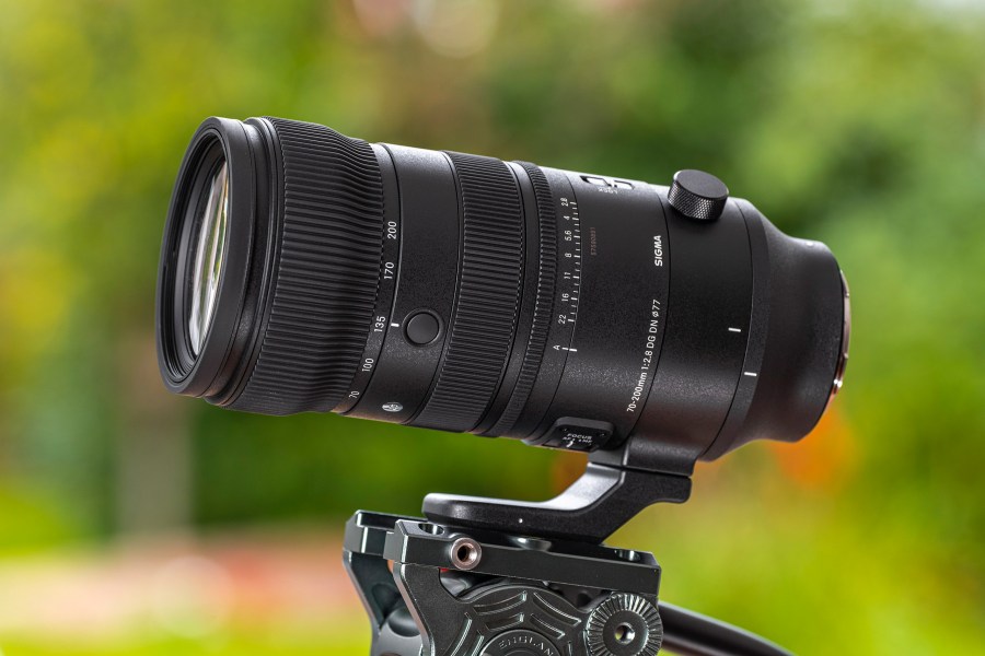 Sigma 70-200mm F2.8 DG DN OS lens