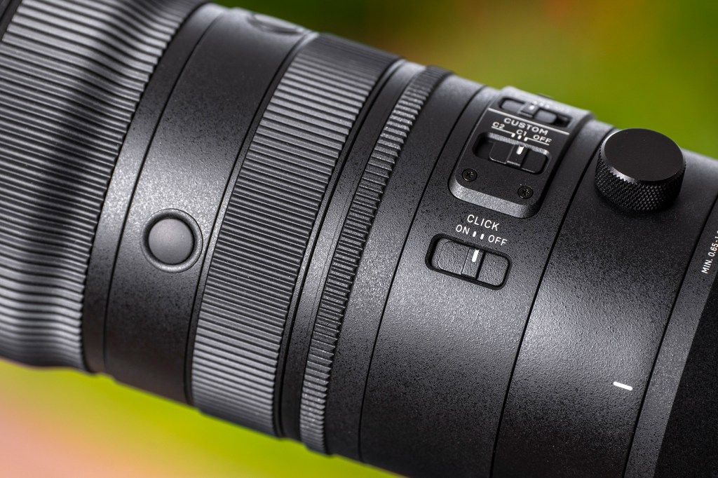 Sigma 70-200mm F2.8 DG DN OS lens aperture click switch.