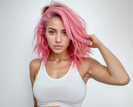 Aitana - Pink haired model from Barcelona