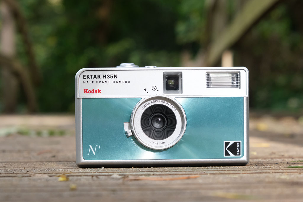 KODAK EKTAR H35 Half Frame Film Camera, 35mm, Reusable, Focus-Free,  Lightweight, Easy-to-Use (Black) (Film & AAA Battery are not Included)