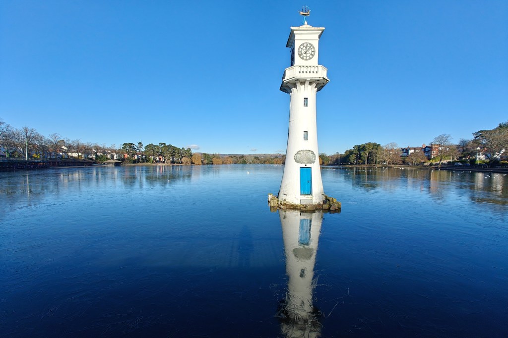 One Plus 12 sample image, a small light tower on a frozen lake, the clear blue skies are reflected on the ice