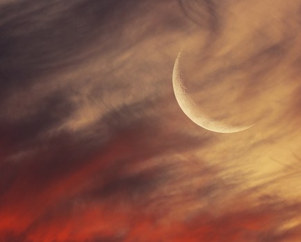 Crescent Moon in a Magical Sunset © Eduardo Schaberger Poupeau