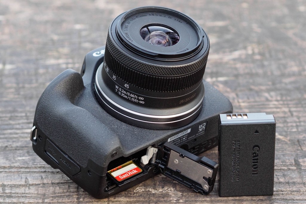Canon EOS R100 battery and SD card compartment