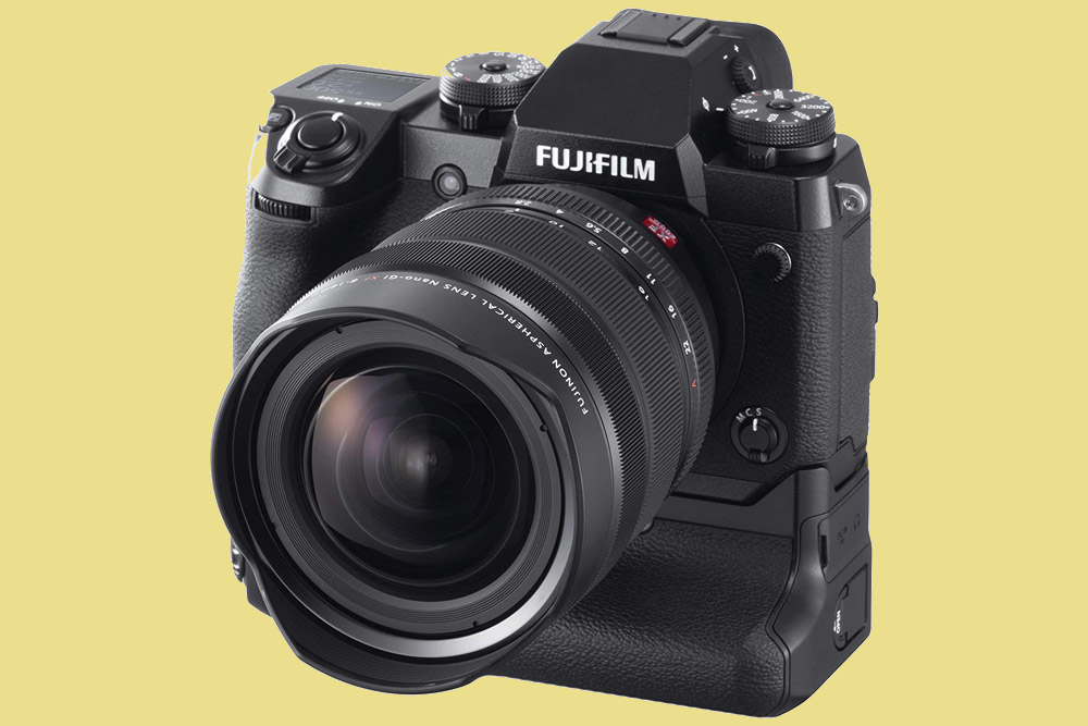 Fujinon XF 8-16mm lens mounted to an X-H1.