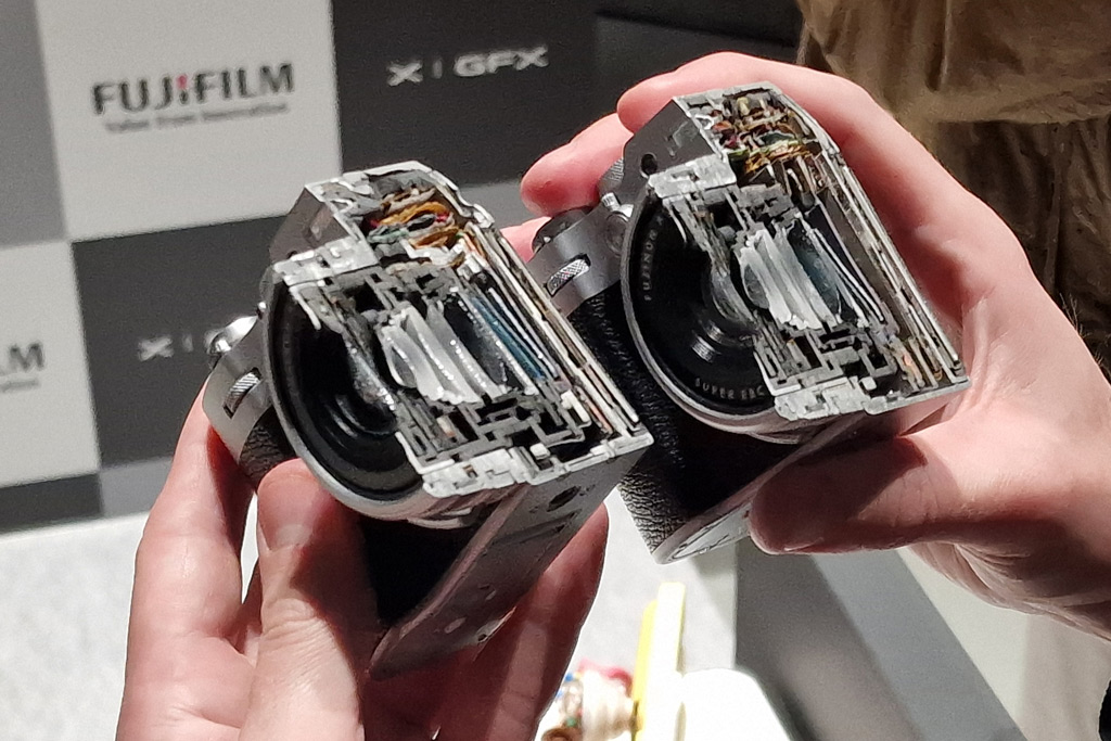 Fujifilm X100V and X100VI cameras cut in half. Photo JW