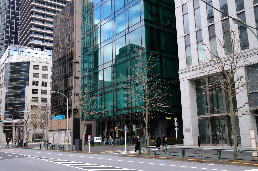 Fujifilm X100IV buildings in Tokyo. Photo JW