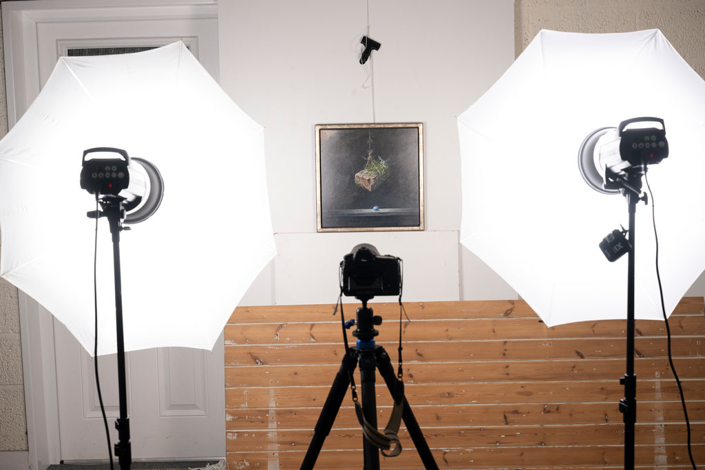 Photographing artworks lighting