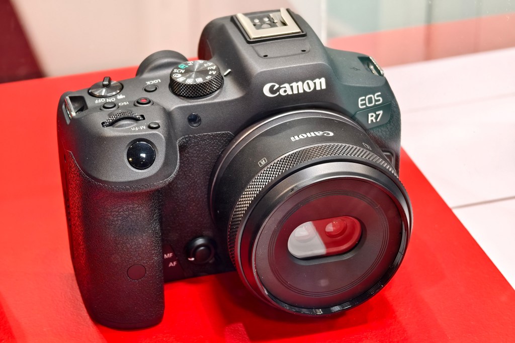 Canon's smaller 3D lens designed for APS-C cameras, in RF mount. Photo JW/AP