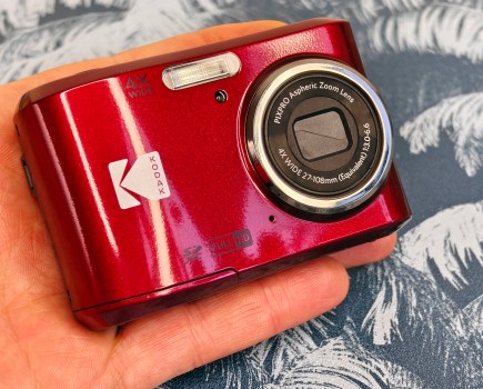 Kodak PixPro FZ45 in red. Photo JW/AP