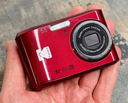 Kodak PixPro FZ45 in red. Photo JW/AP