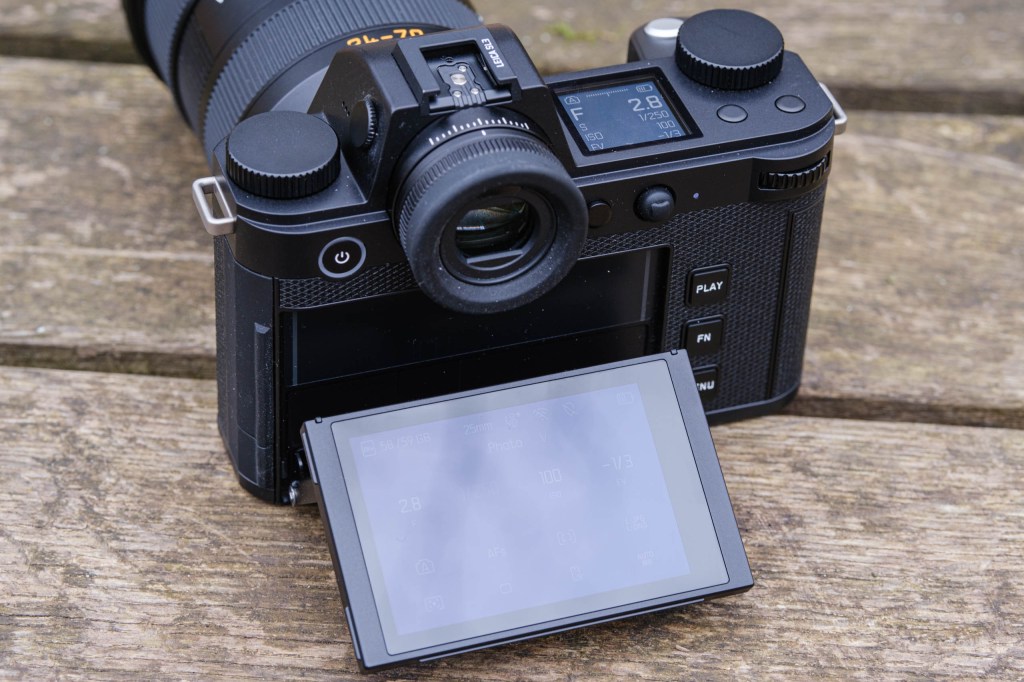 Leica SL3 tilting screen