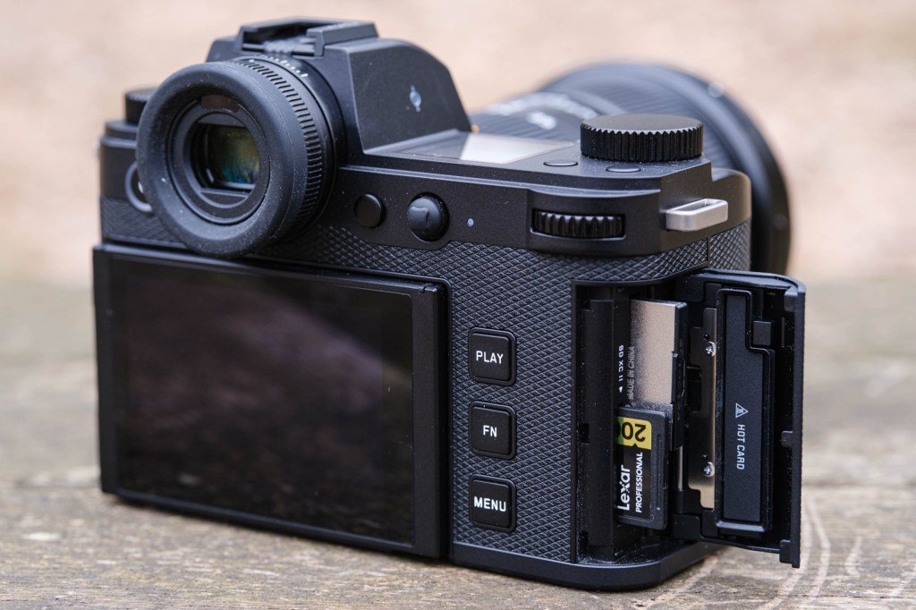 Leica SL3 UHS-II SD and CFexpress Type B card slots