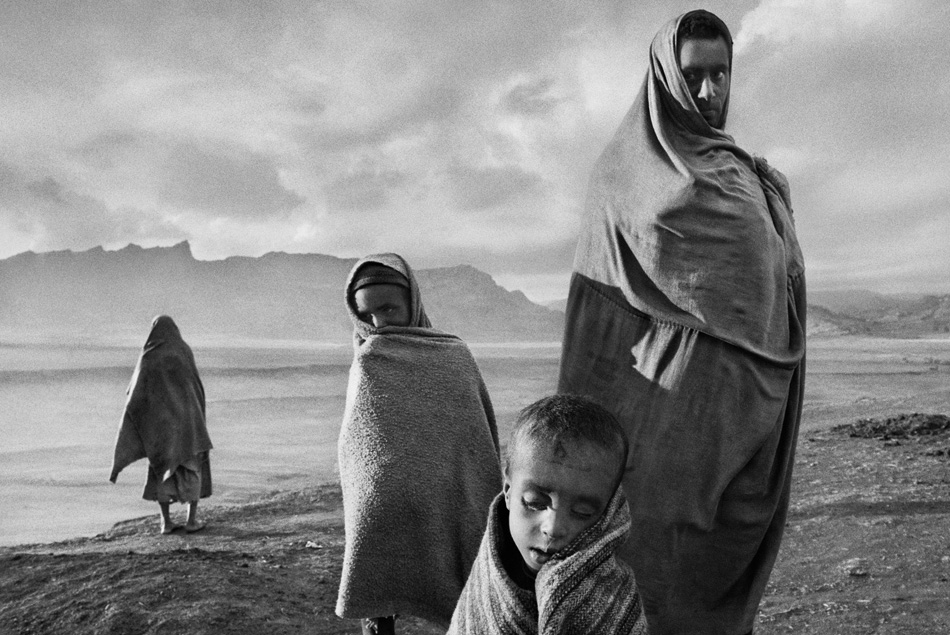 Ethiopia, 1984. © Sebastião Salgado