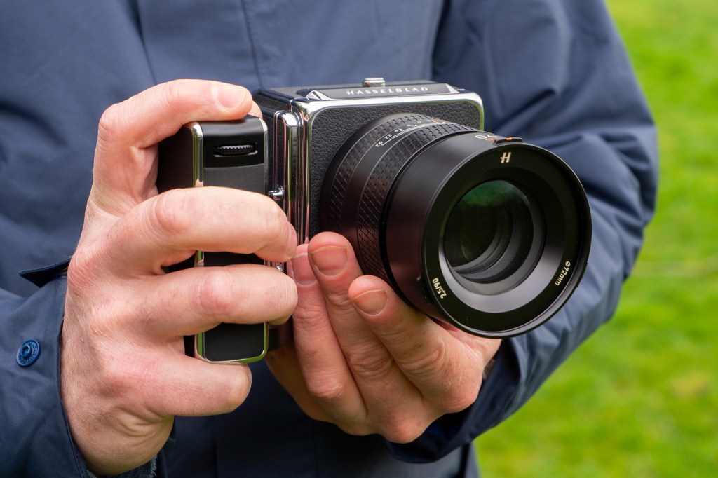 Hasselblad 907X CFV 100C Review – World’s most beautiful camera