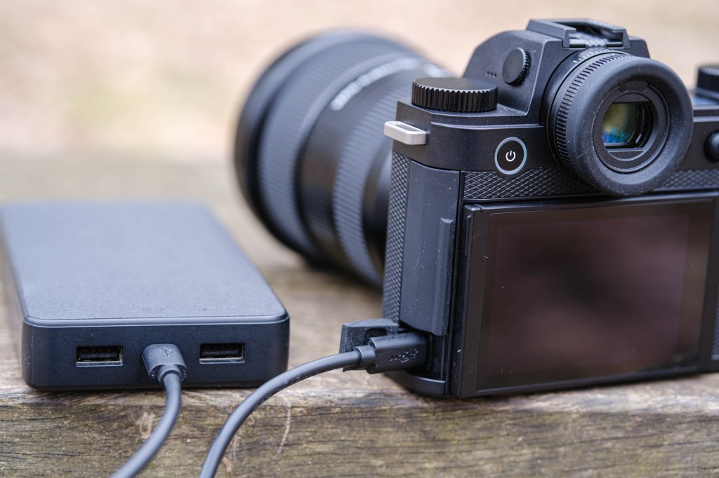 Leica SL3 battery charging from powerbank
