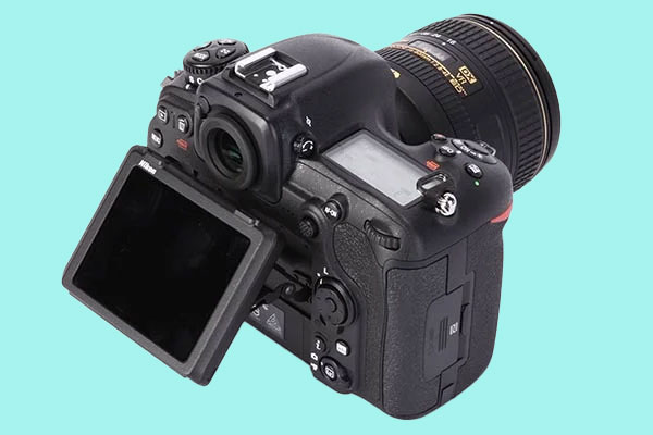 Nikon D500 with tilting LCD screen