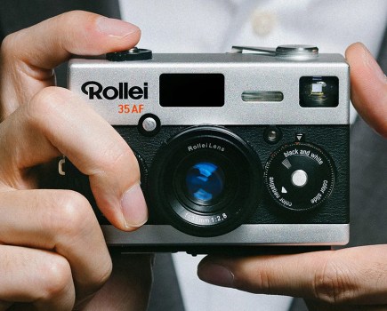 Rollei 35AF in hand