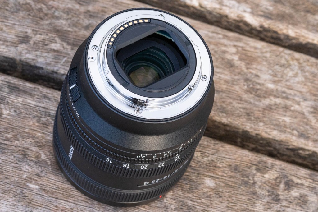 Sony FE 16-25mm F2.8 G metal lens mount