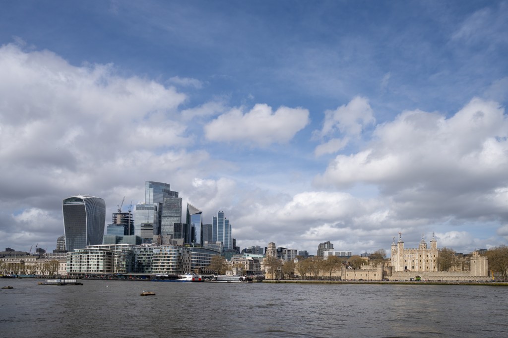 Sony FE 16-25mm F2.8 G London skyline sample image