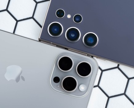 iPhone 15 pro Max vs Samsung Galaxy S24 Ultra main cameras close up