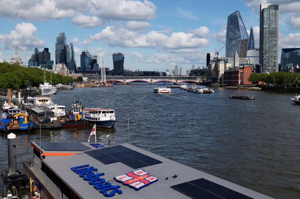 Panasonic Lumix S9 London river view sample image