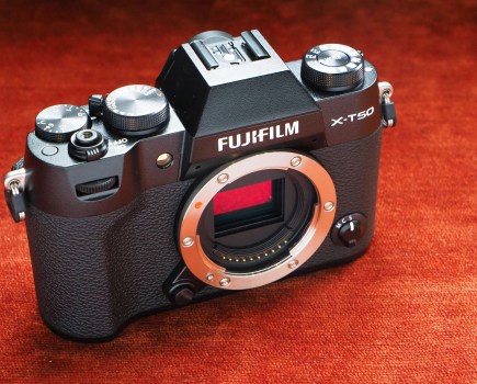 Fujifilm X-T50 in black. Photo JW/AP