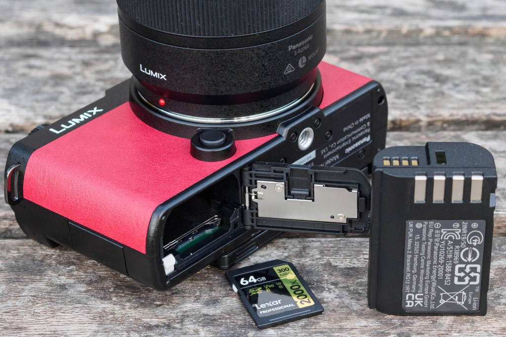 Panasonic Lumix S9 battery and SD card