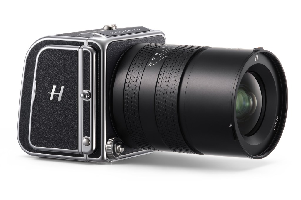 Hasselblad XCD 25mm F2.5 V lens with CFV 100C. Image: Hasselblad