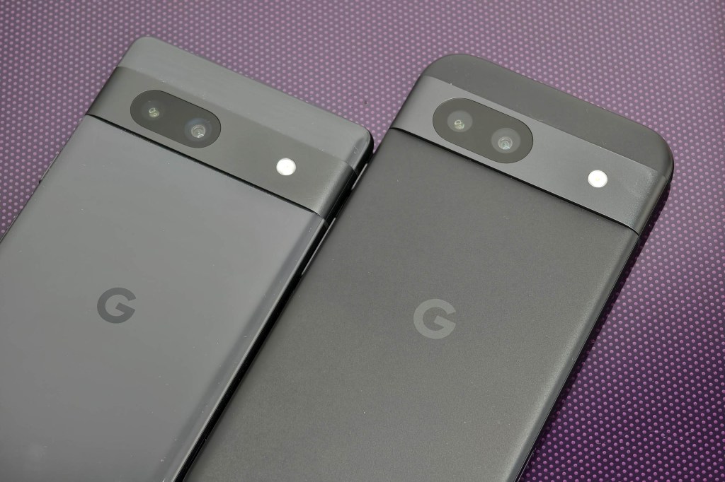 Google Pixel 7A (left), 8A (right). Photo JW