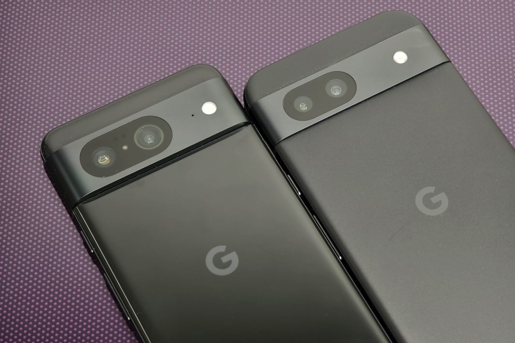 Google Pixel 8 (left), 8A (right). Photo JW