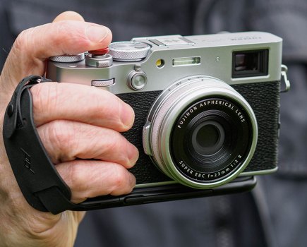 Fujifilm X100VI with Peak Design Micro Clutch