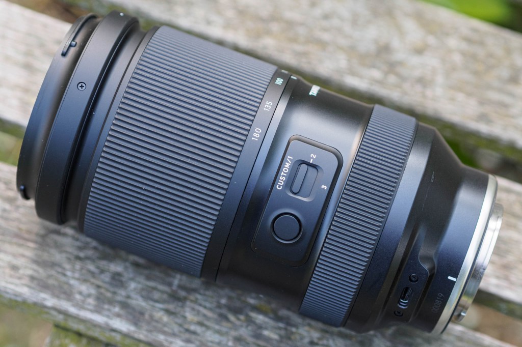 Tamron 70-180mm F/2.8 Di III VC VXD G2 custom switch and button