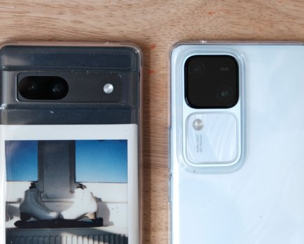 Google Pixel 7a and Vivo V30 side by side