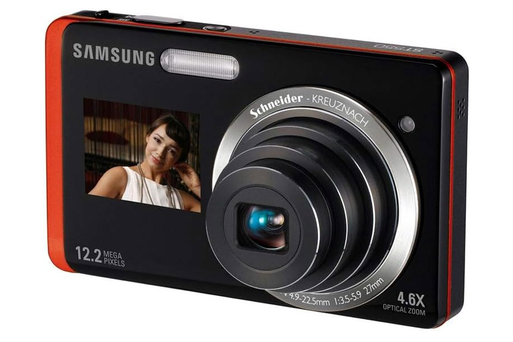 Samsung ST550, dual screen compact, aka TRL225. Press image.
