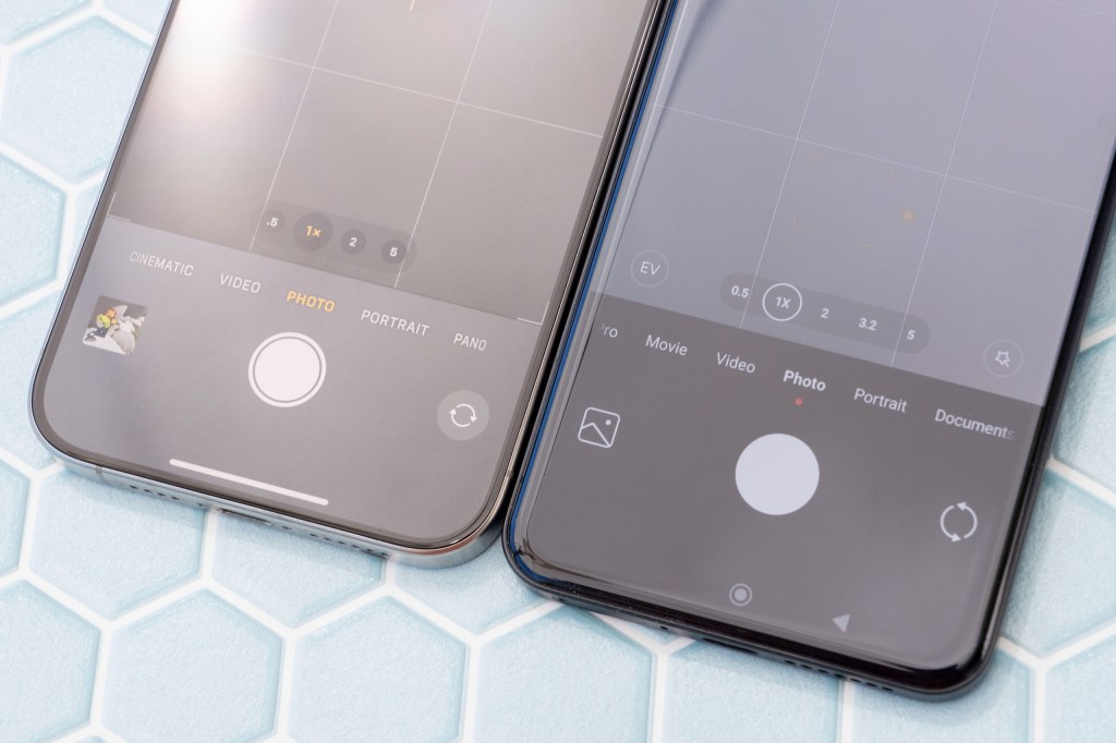 Xiaomi 14 Ultra vs iPhone 15 Pro Max, native camera app