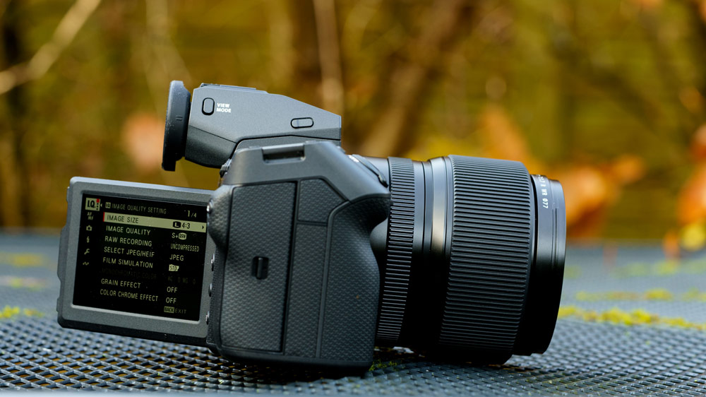 Fujifilm medium format advertorial, tilting screen