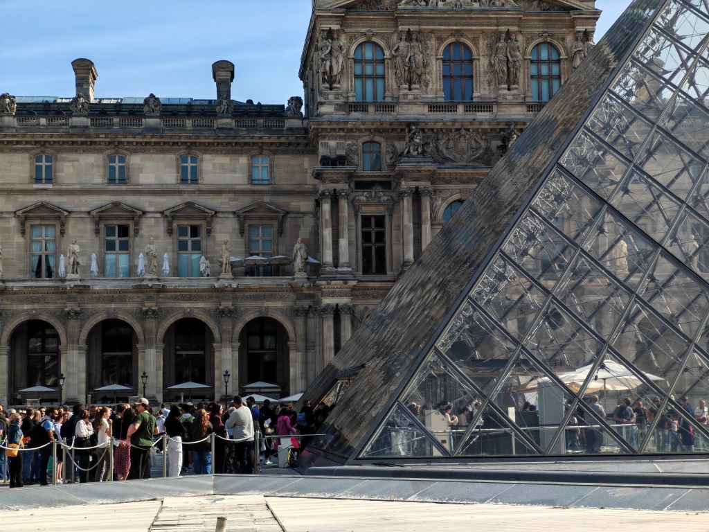 Photo taken with Honor 200 Pro telephoto camera at Louvre museum in Paris