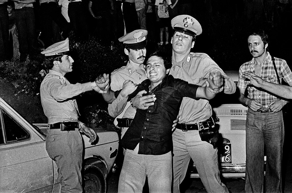 Desperation of a son. (Disperazione di un figlio.) Palermo,
1976. © Courtesy Archivio Letizia Battaglia exhibition photographers gallery
