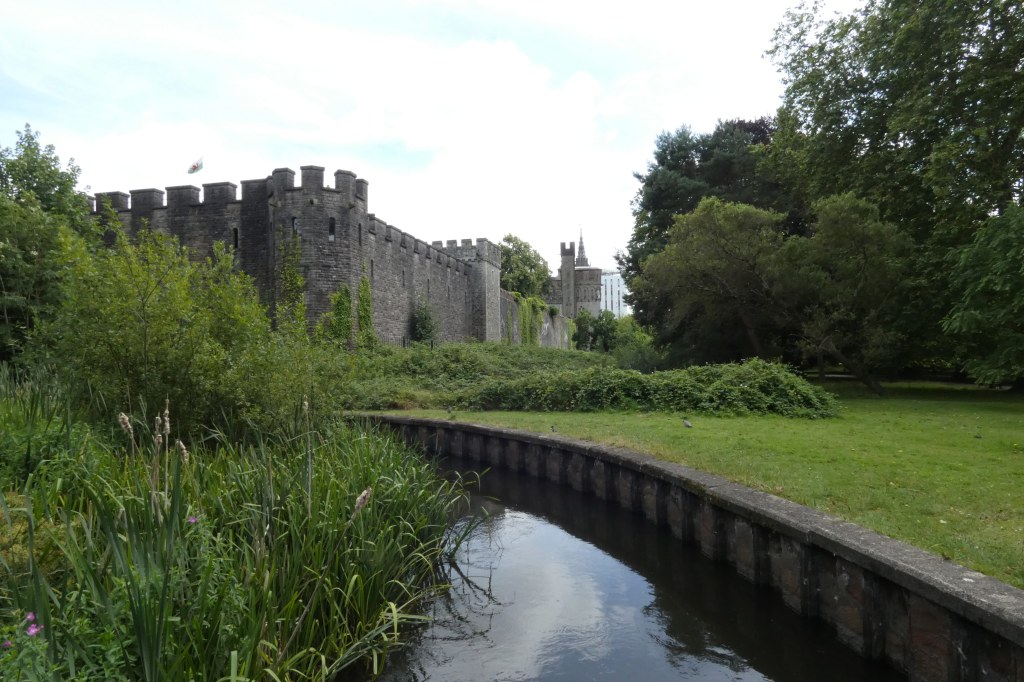 Panasonic FZ80D sample image, a castle and moat