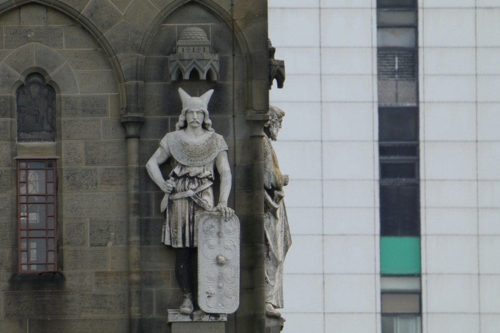 Panasonic FZ80D sample image, zoom, stone statue