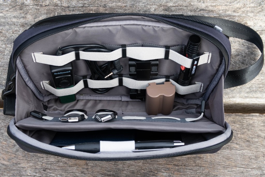 Vanguard VEO City S30 tech pouch interior