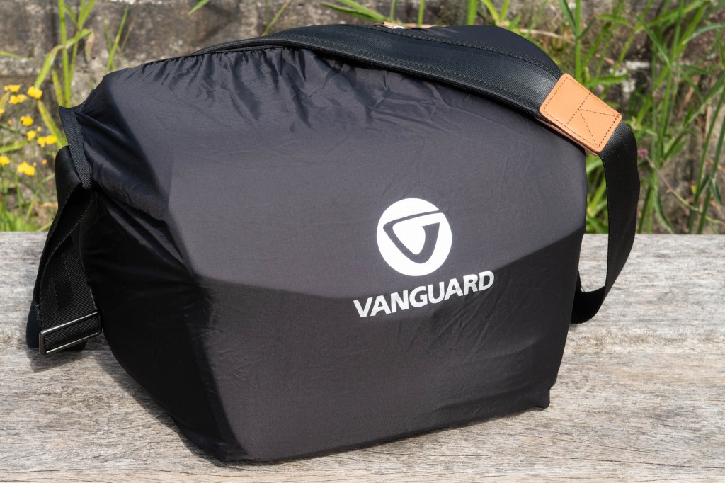 Vanguard VEO City S30 rain cover