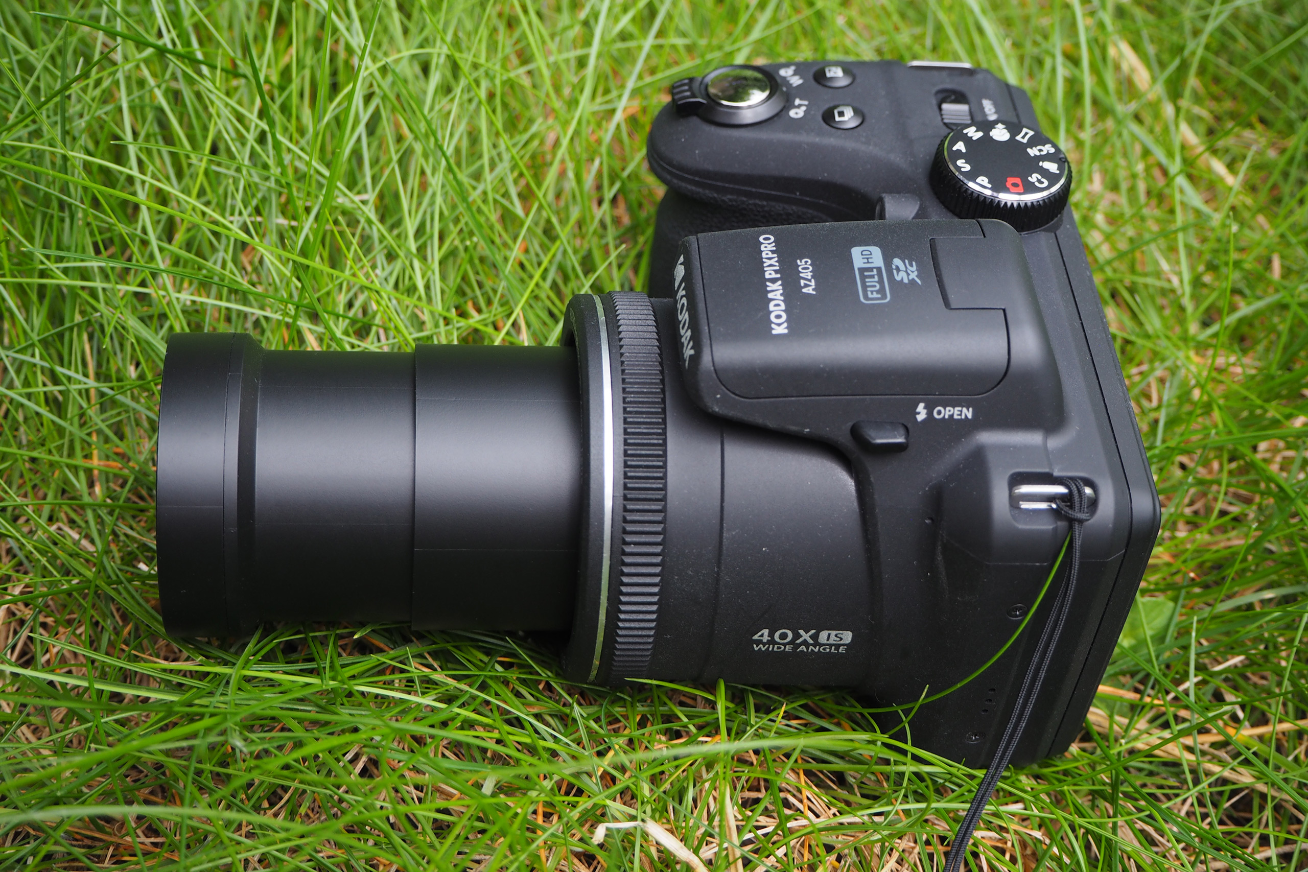 Kodak Pixpro AZ405 review big 40x lens, compact body Amateur