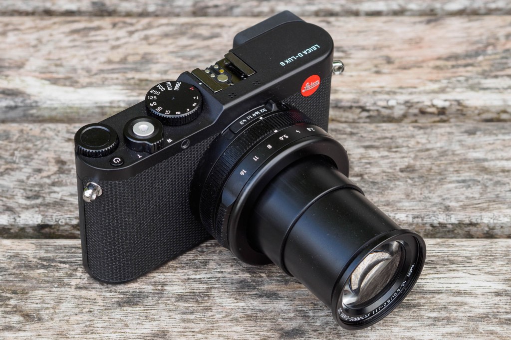 Leica D-Lux 8 with lens set to 75mm