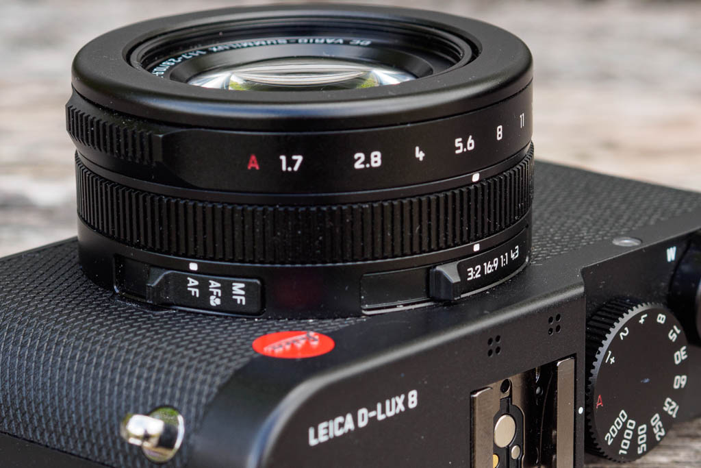 Leica D-Lux 8 lens controls